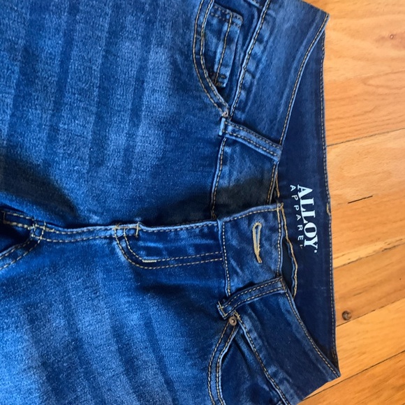 Alloy Jeans - Picture 5 of 9